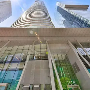 Entire 1 Bedroom + Den Downtown Canada